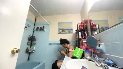 loveolots online show from March 11, 2:42 pm