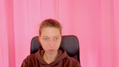 Snapshot of cuteellii chatting on October 23, 9:44 am Elli online show from October 23, 9:44 am