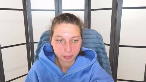 Snapshot of cuteellii chatting on October 20, 10:09 am Elli online show from October 20, 10:09 am