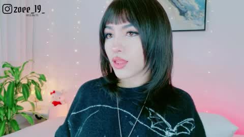 Zoe  online show from April 29, 3:22 am