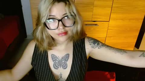 isabella online show from May 21, 1:12 am