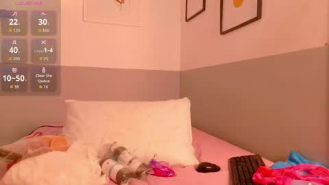 cutepetitee online show from May 2, 7:30 pm