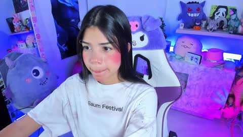  - independent model online show from December 4, 4:15 am