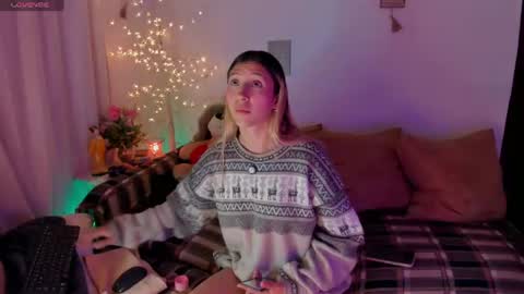 cuteweed420 online show from August 6, 2:20 am