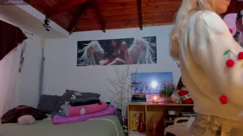 cuteweed420 online show from June 18, 8:58 pm