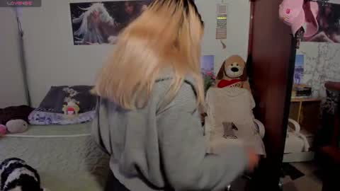 cuteweed420 online show from June 22, 7:21 pm