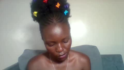 cutey_lunar online show from October 4, 5:55 pm