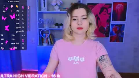 Snapshot of cutie_mili chatting on March 11, 6:19 am mili online show from March 11, 6:19 am
