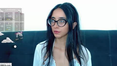 miss ari  online show from November 18, 1:58 pm