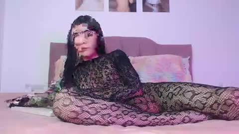Snapshot of cuttebabe_ chatting on October 24, 2:34 am Sophia online show from October 24, 2:34 am