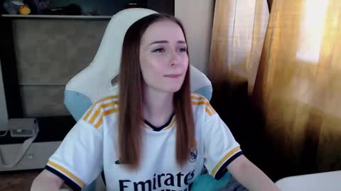 Cutti Crystal online show from February 3, 6:22 am