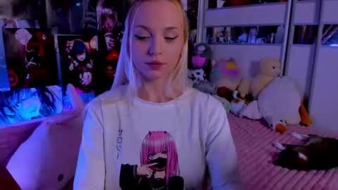 Nora online show from August 4, 8:38 pm