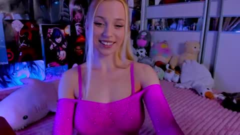 Nora online show from July 20, 8:10 pm