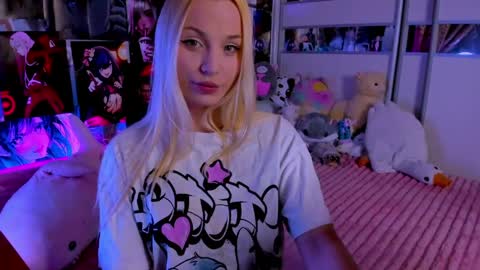 Nora online show from May 1, 8:58 pm