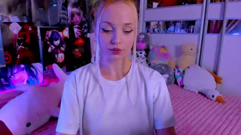 Nora online show from June 25, 8:25 pm