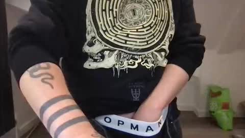 Snapshot of cuttop2373844 chatting on October 8, 6:58 pm cuttop2373844 online show from October 8, 6:58 pm