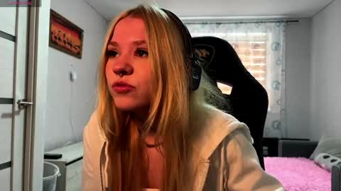 cyber_shawtyz online show from May 11, 10:33 am