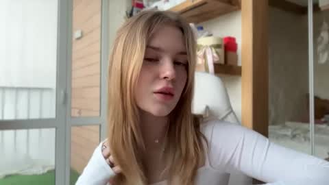 Im Emi streaming with my friend Reyna today online show from May 1, 12:43 pm