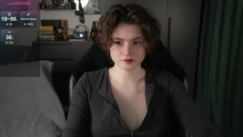 Helen Blossom online show from May 4, 1:39 pm