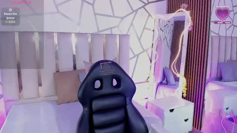 cyrus_tay online show from April 30, 12:21 pm