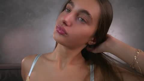 Isabella online show from August 6, 1:14 am