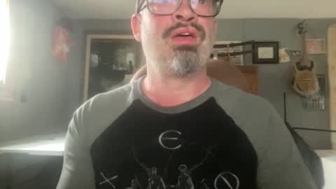 d4ddy858 online show from April 1, 8:17 pm
