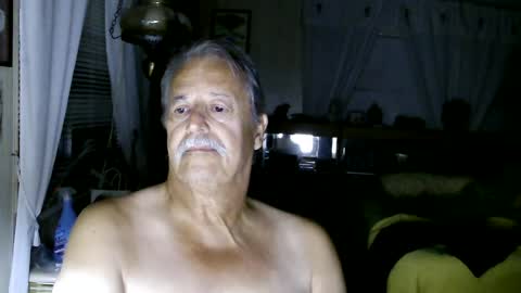 daddydick873570 online show from August 4, 1:01 am