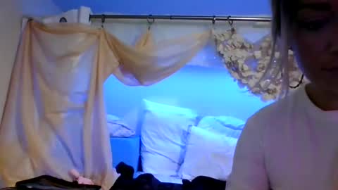 daddyzlilslutt0y online show from February 18, 11:00 am