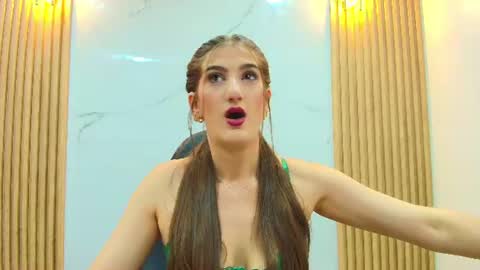 Dafne Castro online show from June 25, 6:35 pm