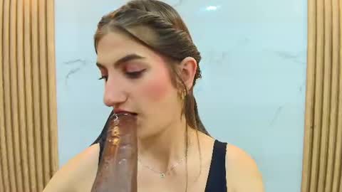 Dafne Castro online show from July 28, 7:39 pm