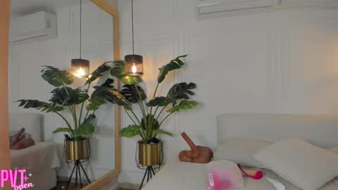 dafne_hillss online show from February 1, 11:40 am