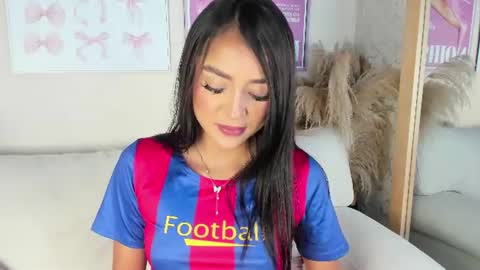 dafne_hillss online show from June 27, 11:27 am