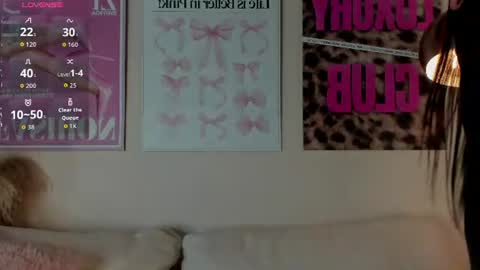 dafne_hillss online show from July 18, 11:56 am