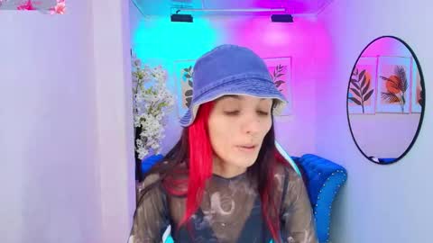 dafne huges online show from November 17, 7:27 pm