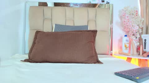 dafne_quenn online show from March 19, 2:11 pm