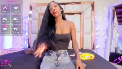 Dafnee online show from July 1, 1:09 pm