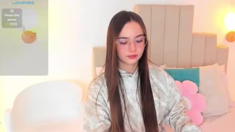 Dafne  online show from November 18, 1:36 pm