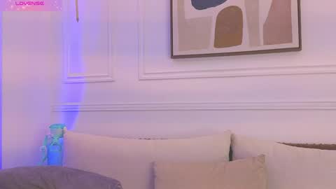 Daisy Price online show from April 28, 11:03 am
