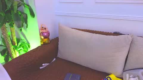 Daisy Price online show from June 23, 11:28 am