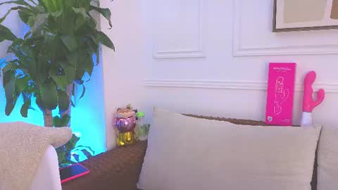 Daisy Price online show from July 25, 10:57 am