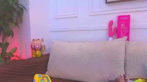 Daisy Price online show from July 16, 11:02 am