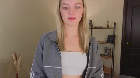 Snapshot of daisy_ward chatting on October 24, 7:42 am Alice online show from October 24, 7:42 am