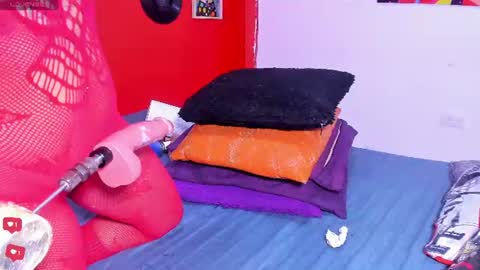 girl- paola online show from July 26, 6:00 am