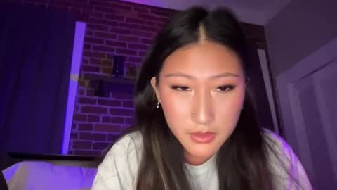 Daisy Kim online show from February 7, 2:29 am