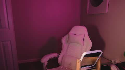 daisy online show from November 26, 12:30 am