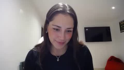 IG  dakotasofiaa online show from February 4, 1:31 am