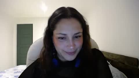 IG  dakotasofiaa online show from May 3, 2:06 am