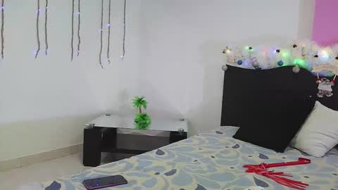 Dakota-Dolls online show from November 19, 9:13 pm