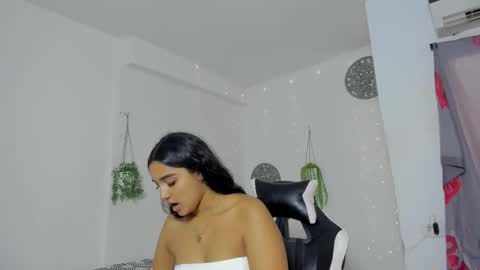 dakota_x18 online show from November 5, 8:22 pm