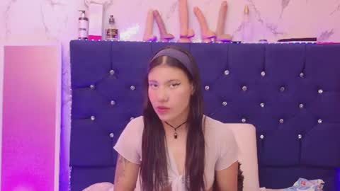dakotaa_johnson online show from August 1, 7:15 pm